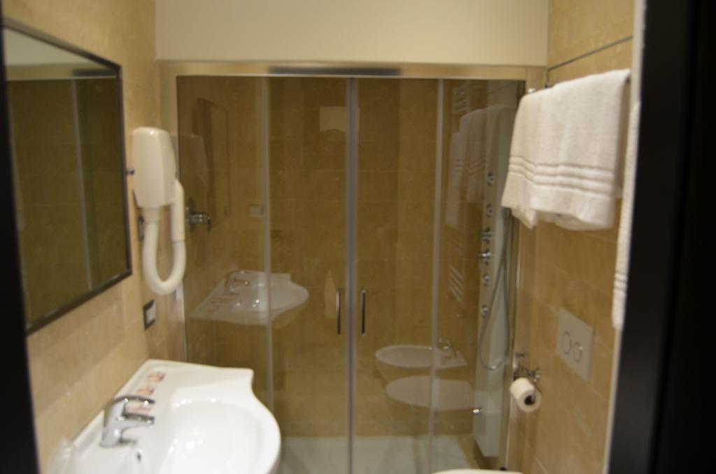 Vaticano Royal Suite Guest House Rome Bagian luar foto